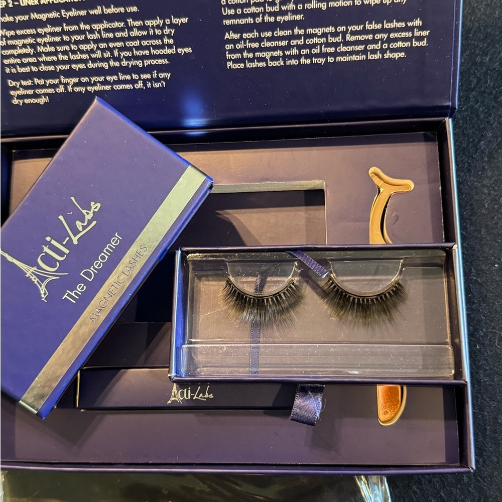 Acti-Labs The Dreamer Magnetic Lash & Eyeliner Kit - Additional Eyelash Set - Picture 2 of 6